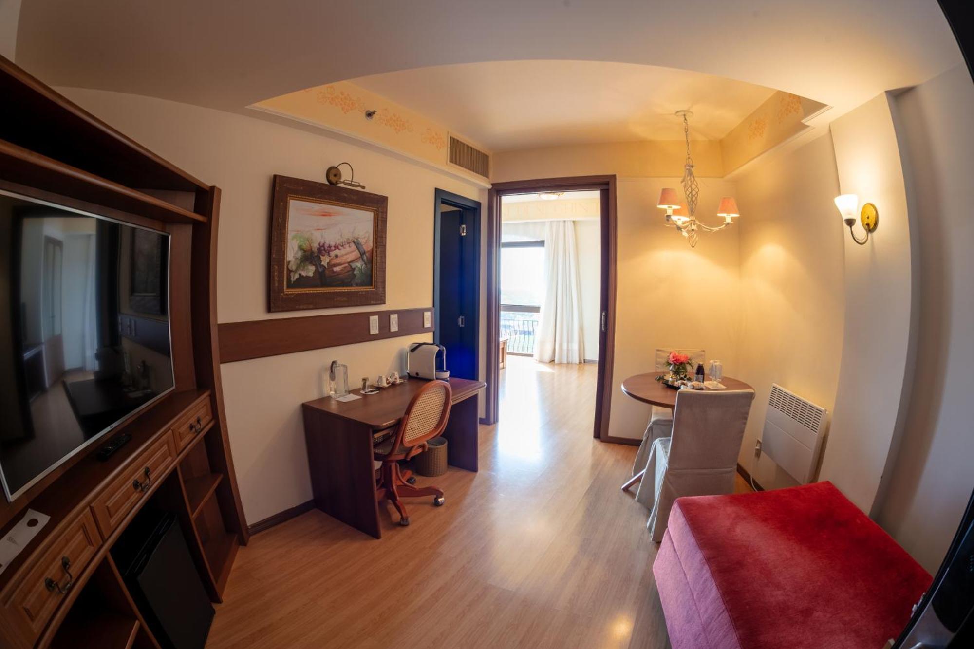 Spa Do Vinho Condominio Vitivinicola Bento Goncalves Exterior photo A typical hotel room