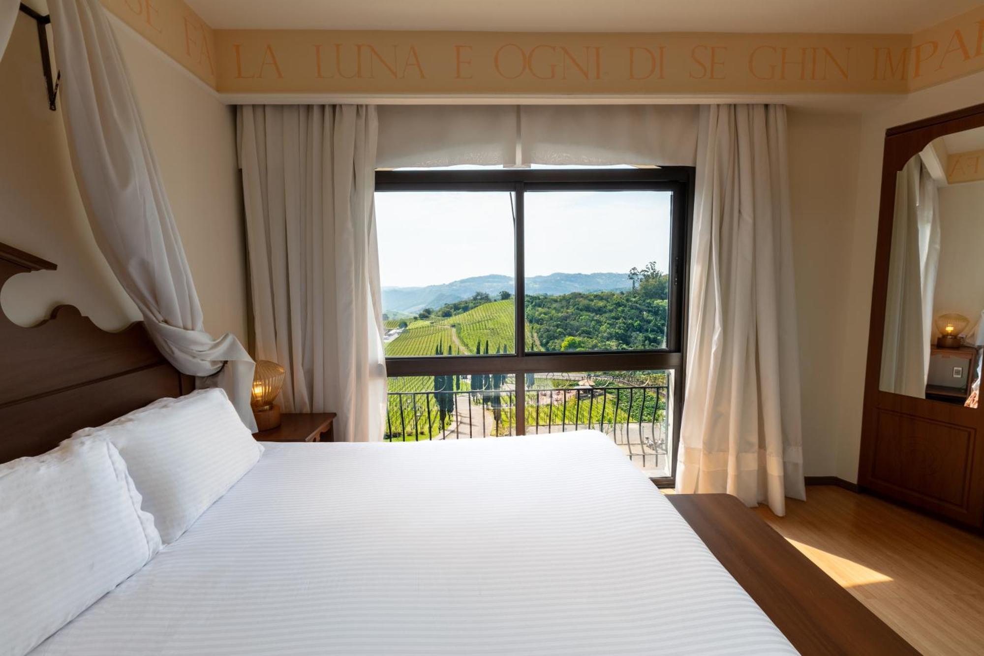 Spa Do Vinho Condominio Vitivinicola Bento Goncalves Exterior photo A room at the hotel