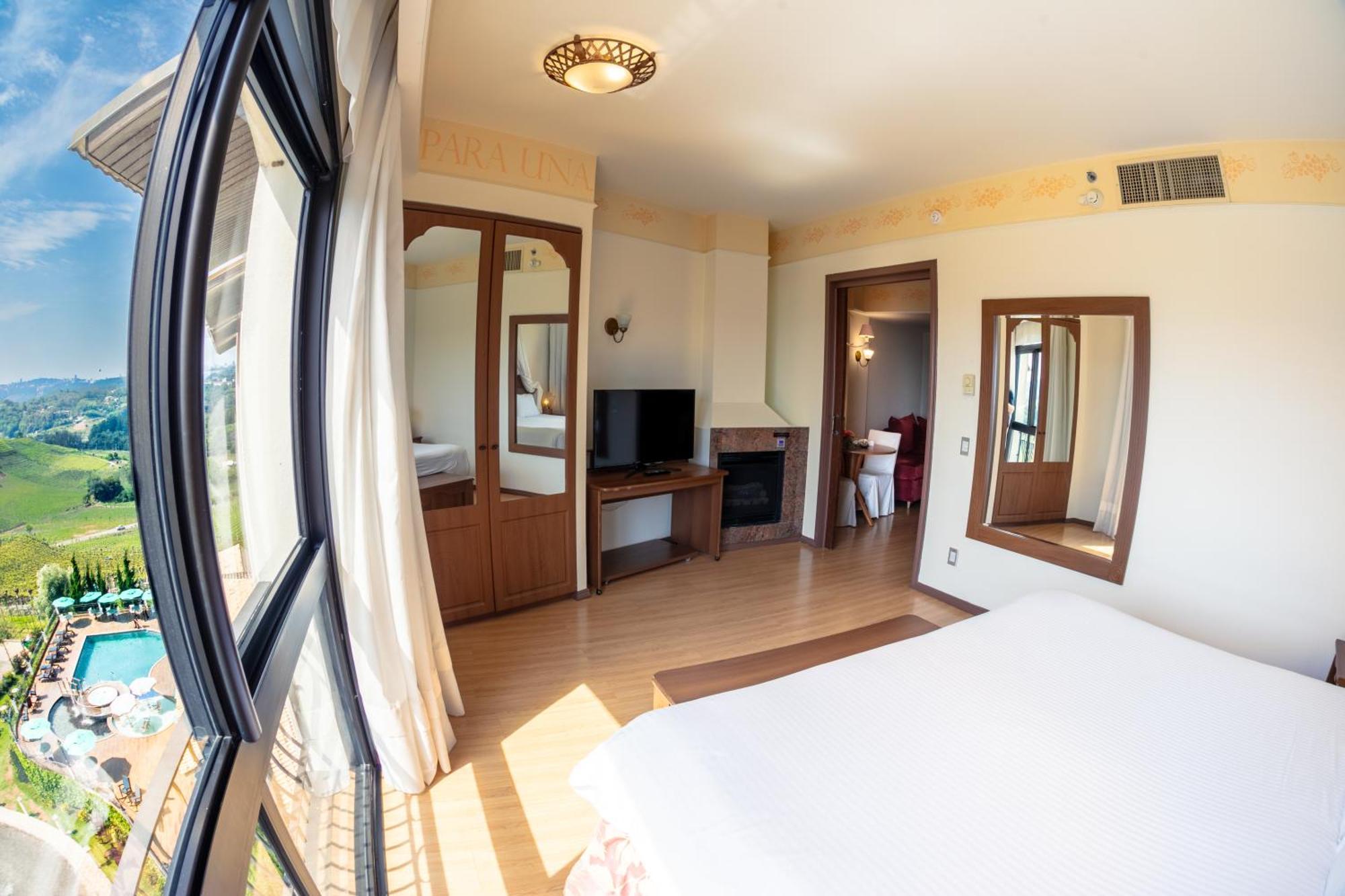 Spa Do Vinho Condominio Vitivinicola Bento Goncalves Exterior photo A room at the hotel