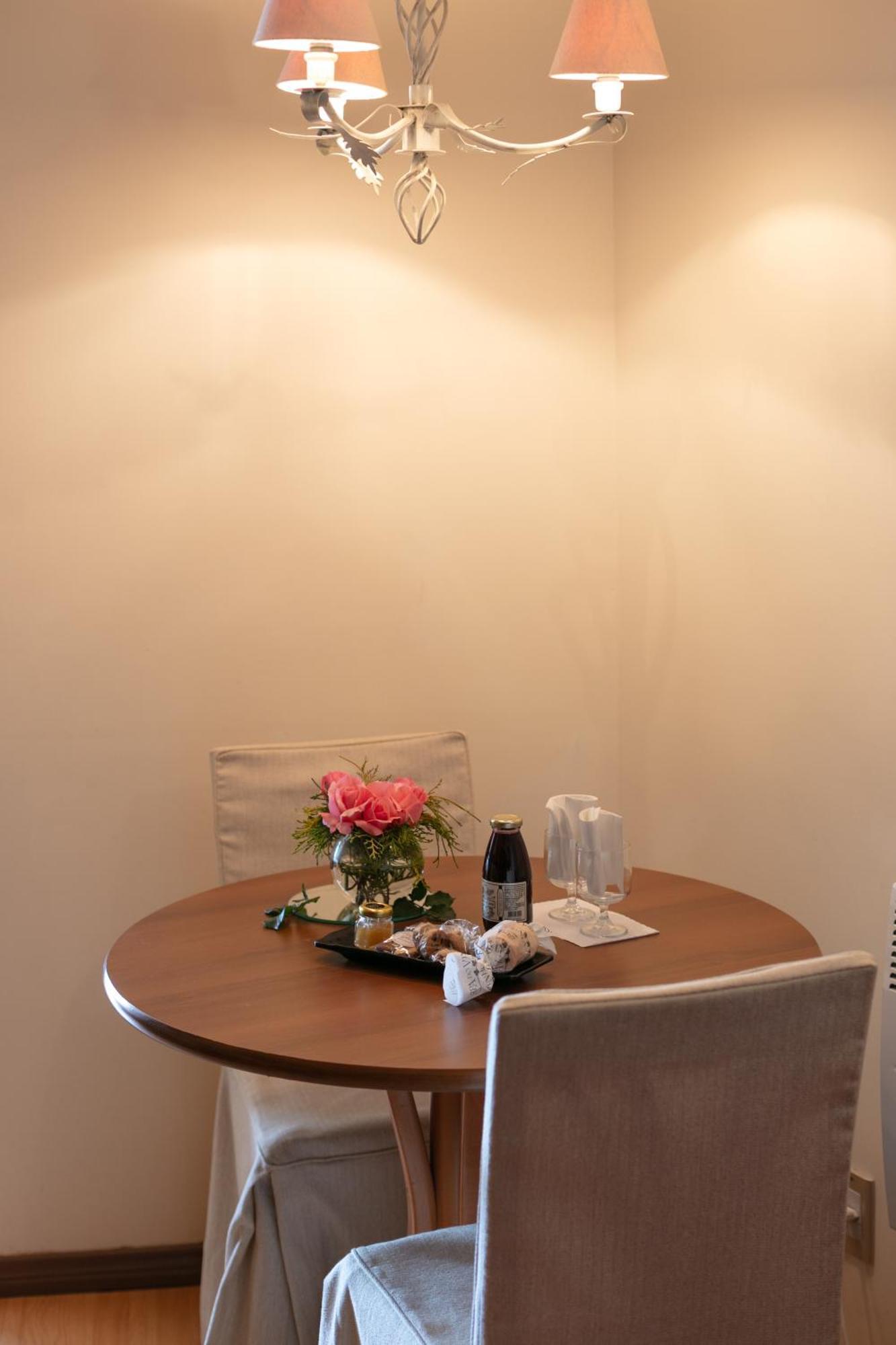Spa Do Vinho Condominio Vitivinicola Bento Goncalves Exterior photo A table with a white tablecloth
