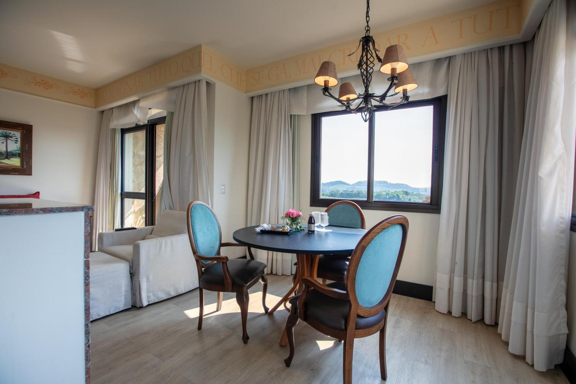 Spa Do Vinho Condominio Vitivinicola Bento Goncalves Exterior photo A dining room
